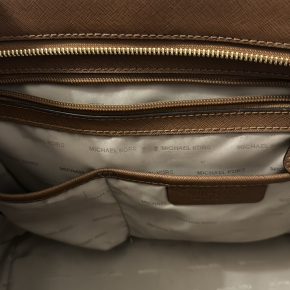 Michael Kora large tote with removable crossbody - Picture 8 of 9